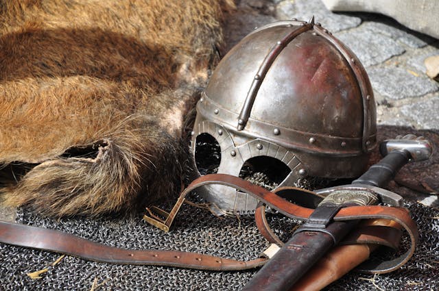 Hongen Civil War Sword With Bear Face on Handle: A Masterpiece of Martial Traditio